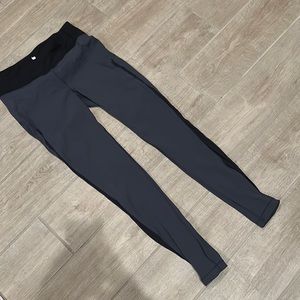 - Lululemon sz 6 full length leggings - EUC